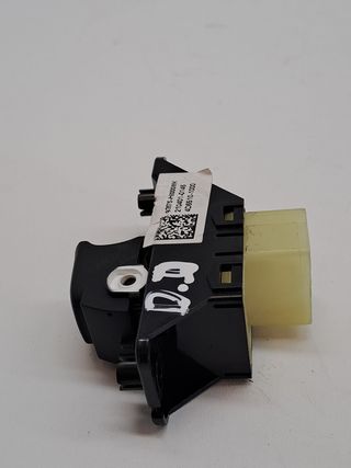 MANDO ELEVALUNAS DELANTERO DERECHO KIA STONIC