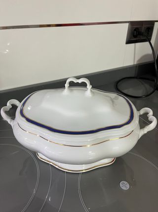 Sopera porcelana blanca con detalles dorados