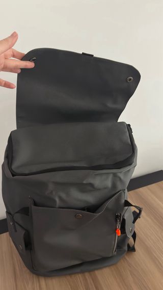 Mochila urbana resistente gris