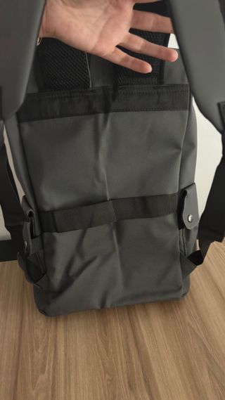 Mochila urbana resistente gris