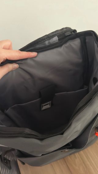 Mochila urbana resistente gris