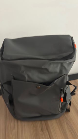 Mochila urbana resistente gris