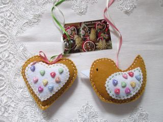 Decorazioni in feltro. Cuore e uccellino. 2pz