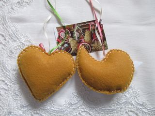 Decorazioni in feltro. Cuore e uccellino. 2pz
