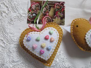 Decorazioni in feltro. Cuore e uccellino. 2pz