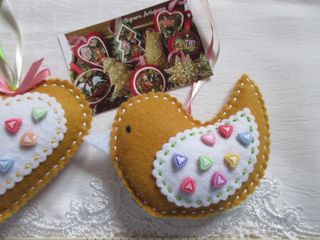 Decorazioni in feltro. Cuore e uccellino. 2pz
