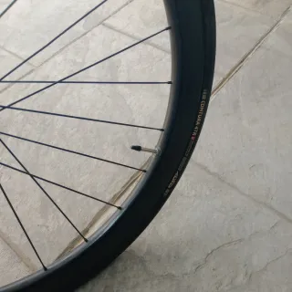 Rueda delantera carbono tubeless carretera