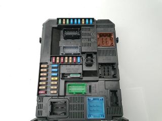 CAJA RELES / FUSIBLES PEUGEOT 2008 (P1) (4)