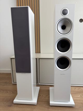 Altavoces Bowers & Wilkins 704 S2 Blancos