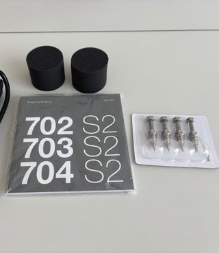 Altavoces Bowers & Wilkins 704 S2 Blancos