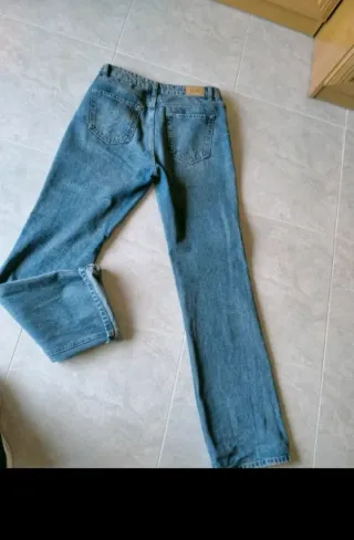 Pantalón vaquero Stradivarius Talla 38