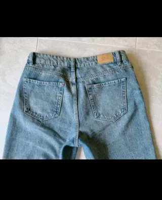 Pantalón vaquero Stradivarius Talla 38