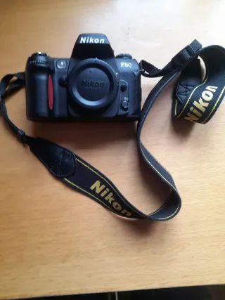 Cámara Nikon F80 Negra