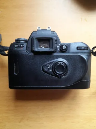 Cámara Nikon F80 Negra