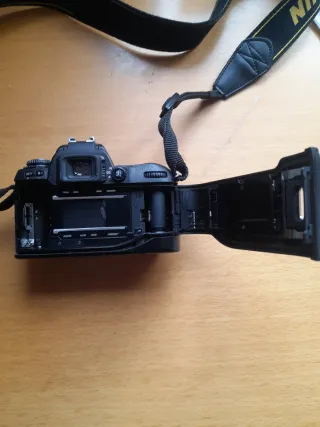 Cámara Nikon F80 Negra