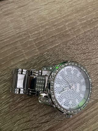Reloj Guess Plateado con Cristales