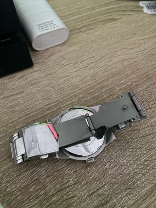 Reloj Guess Plateado con Cristales