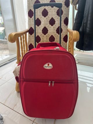 Maleta mediana roja con Ruedas NUEVA