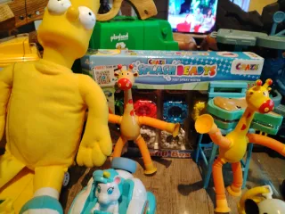 Lote figuras y juguetes varios