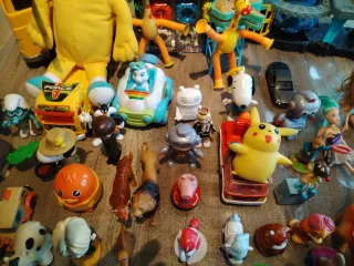 Lote figuras y juguetes varios