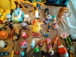 Lote figuras y juguetes varios