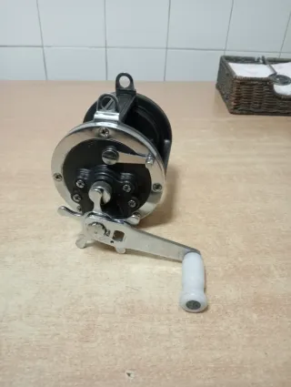 Carrete Daiwa Sealine 400H