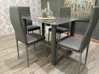 Conjunto de mesa con 4 sillas GRIS