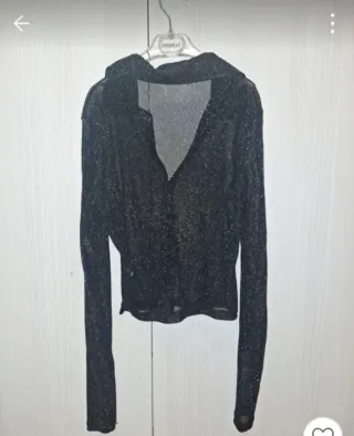 Camisa negra brillante transparente