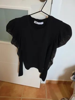 Top Zara negro con detalles plateados