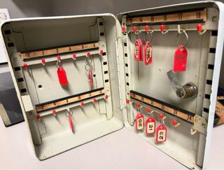 Caja de llaves vintage AR FEE. BAJO PRECIO