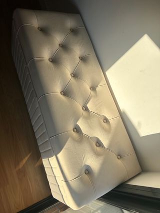 Puff baúl beige con patas