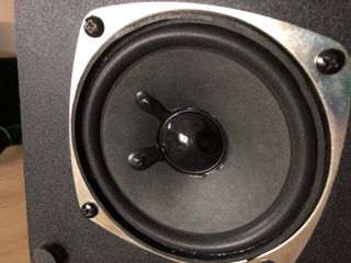 Altavoces 2.1 Trust Cubo Negro