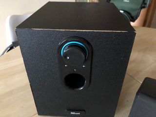 Altavoces 2.1 Trust Cubo Negro
