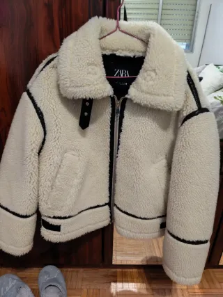 Chaqueta Zara Borrego Negra y Blanca