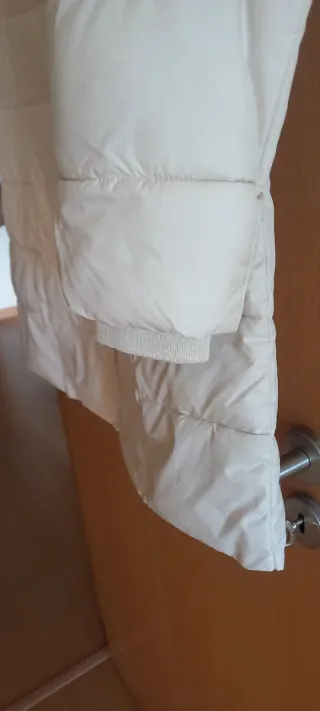 Casaco bege acolchoado