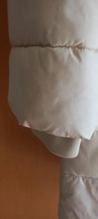 Casaco bege acolchoado