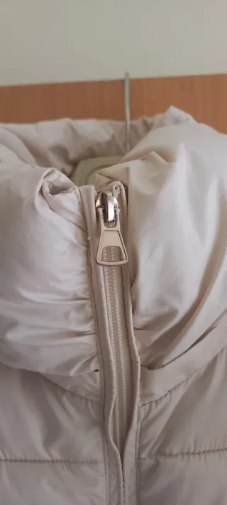 Casaco bege acolchoado