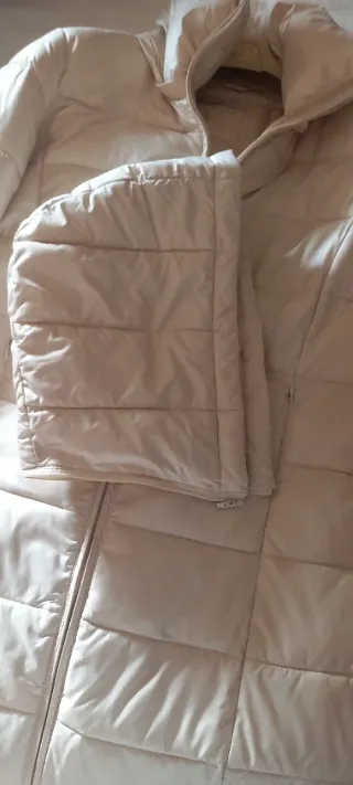 Casaco bege acolchoado