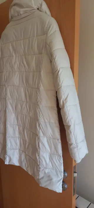 Casaco bege acolchoado