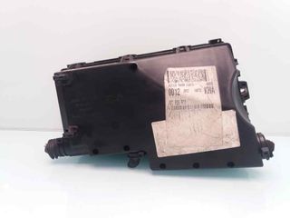 CAJA RELES / FUSIBLES FORD FOCUS BERLINA (CAP) (4)