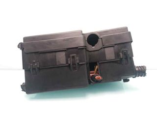 CAJA RELES / FUSIBLES FORD FOCUS BERLINA (CAP) (4)
