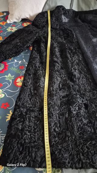 Abrigo negro de astracán