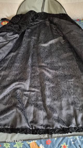 Abrigo negro de astracán