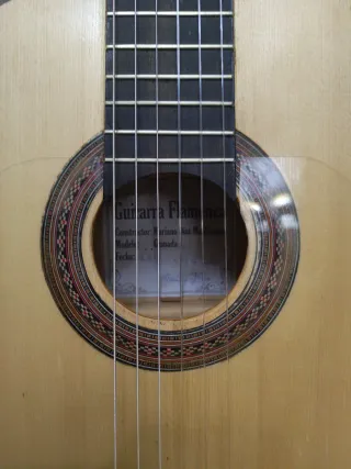 Guitarra flamenca artesanal