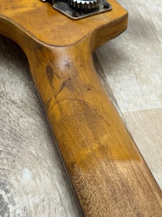 Bajo Eléctrico Vintage Desgastado