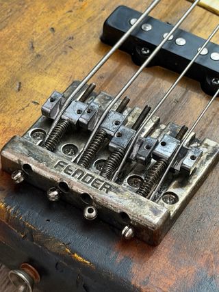 Bajo Eléctrico Vintage Desgastado