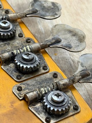 Bajo Eléctrico Vintage Desgastado