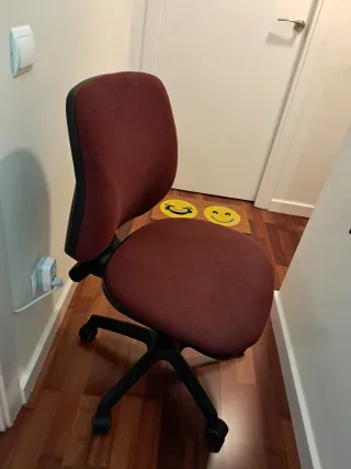 Silla de oficina giratoria burdeos