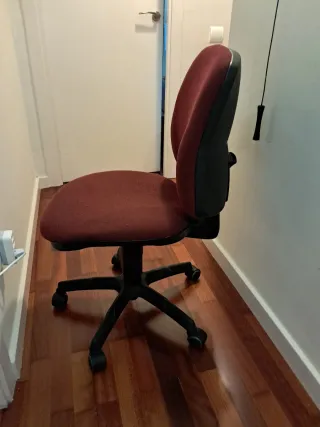Silla de oficina giratoria burdeos