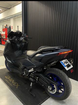 Yamaha Tmax 560